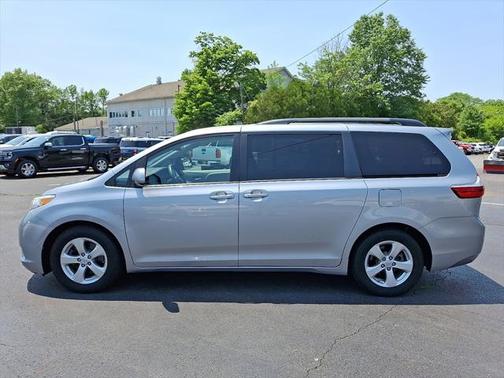 2016 Toyota Sienna LE
