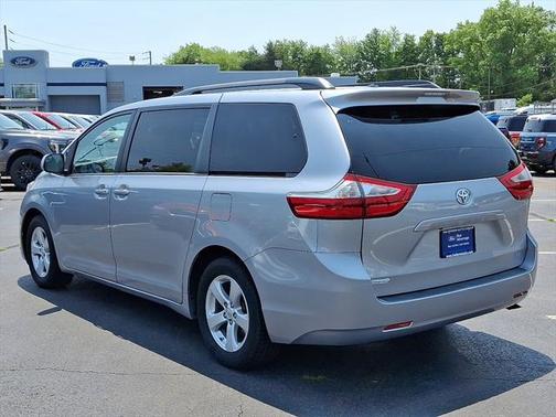 2016 Toyota Sienna LE