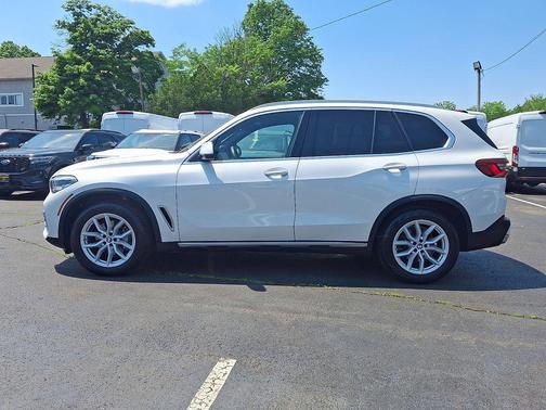 Mineral White Metallic 2019 BMW X5 xDrive40i