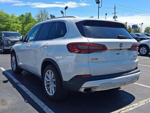 Mineral White Metallic 2019 BMW X5 xDrive40i