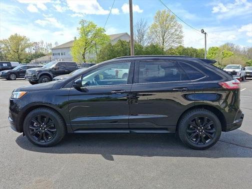 2022 Ford Edge SE