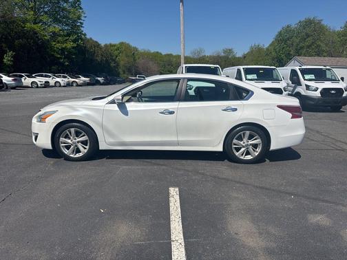 Pearl White 2013 Nissan Altima 2.5 SL