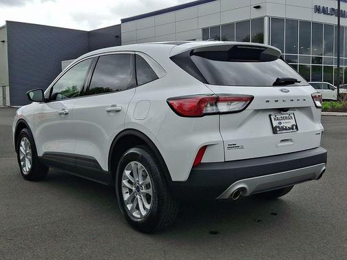 OXFORD WHITE 2022 Ford Escape SE