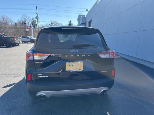 Agate Black Metallic 2022 Ford Escape SE