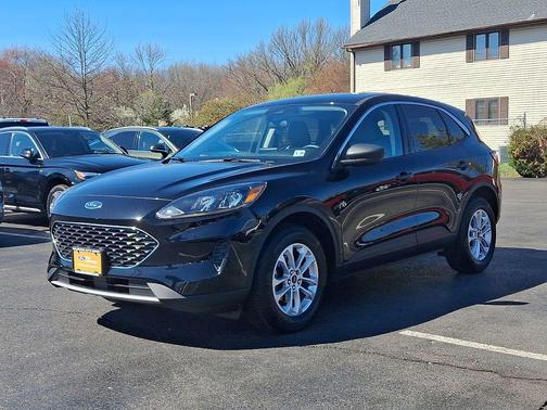 AGATE BLACK METALLIC 2022 Ford Escape SE