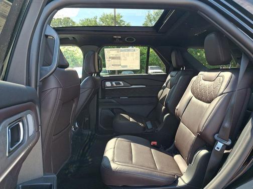 AGATE BLACK METALLIC 2026 Ford Explorer Platinum