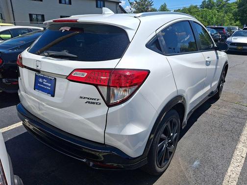 Platinum White Pearl 2022 Honda HR-V AWD Sport