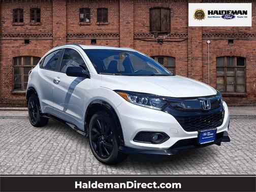 Platinum White Pearl 2022 Honda HR-V AWD Sport