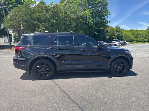 AGATE BLACK METALLIC 2023 Ford Explorer ST-Line