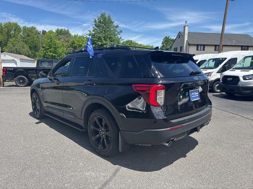 AGATE BLACK METALLIC 2023 Ford Explorer ST-Line