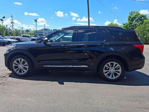 AGATE BLACK METALLIC 2023 Ford Explorer XLT