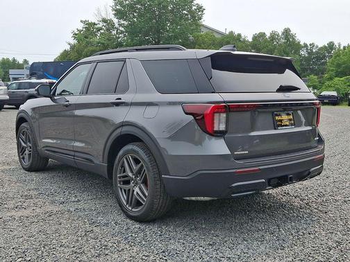 CARBONIZED GRAY METALLIC 2026 Ford Explorer ST-Line
