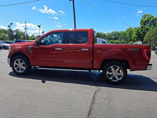 HOT PEPPER RED MET TINTD CC 2023 Ford F-150 XLT