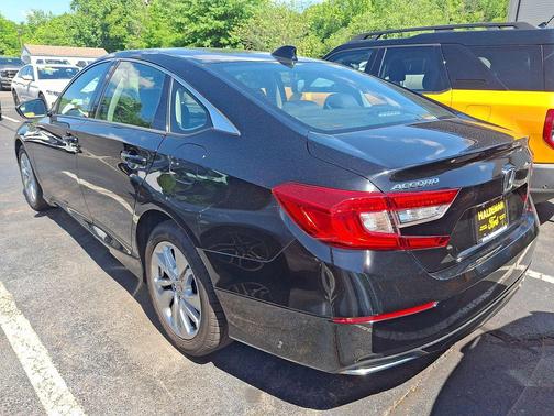 Crystal Black Pearl 2018 Honda Accord LX