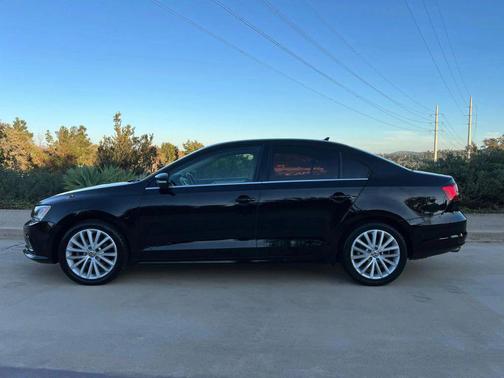 Black 2015 Volkswagen Jetta Auto SE w/Connectivity/Navigation
