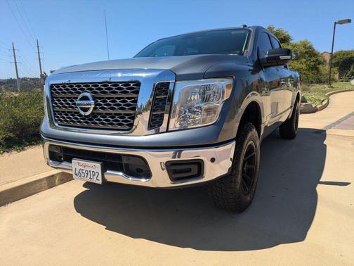 Dark Gray 2018 Nissan Titan SV