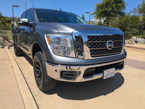 Dark Gray 2018 Nissan Titan SV