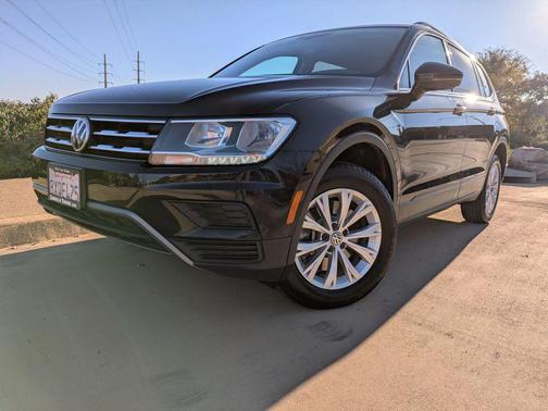 Deep Black Pearl 2019 Volkswagen Tiguan 2.0T SE