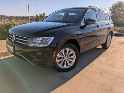Deep Black Pearl 2019 Volkswagen Tiguan 2.0T SE