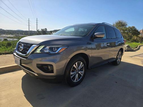 Gun Metallic 2019 Nissan Pathfinder SL