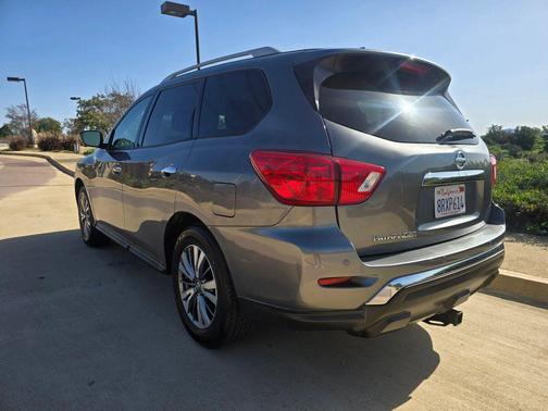 Gun Metallic 2019 Nissan Pathfinder SL