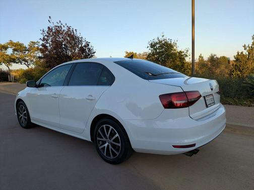 White 2017 Volkswagen Jetta 1.4T SE