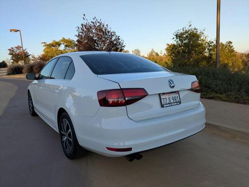 White 2017 Volkswagen Jetta 1.4T SE