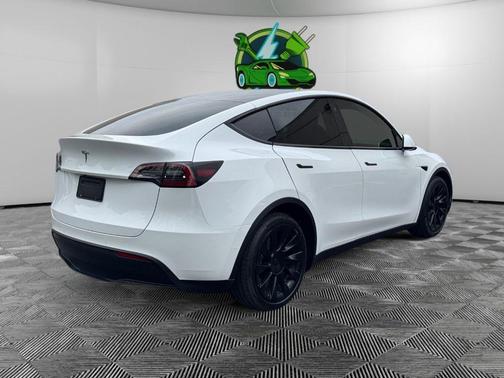 2022 Tesla Model Y Long Range Dual Motor All-Wheel Drive