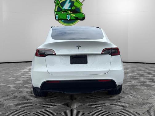 2022 Tesla Model Y Long Range Dual Motor All-Wheel Drive