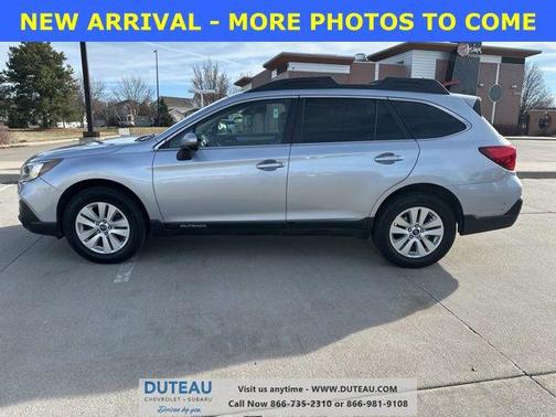 Ice Silver Metallic 2019 Subaru Outback 2.5i Premium