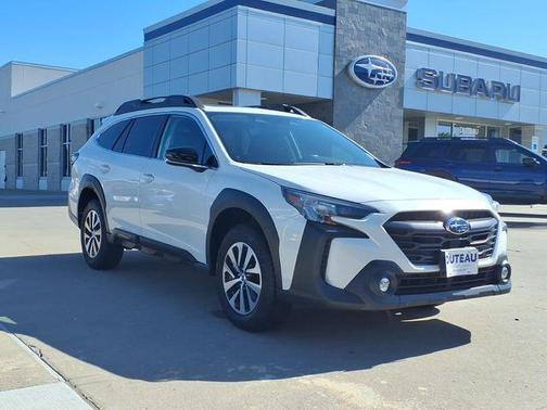 Crystal White 2025 Subaru Outback Premium
