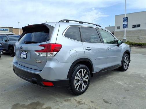 Ice Silver Metallic 2022 Subaru Forester Limited