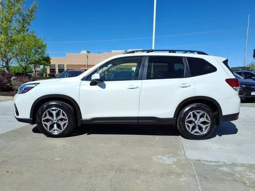 Crystal White Pearl 2019 Subaru Forester Premium