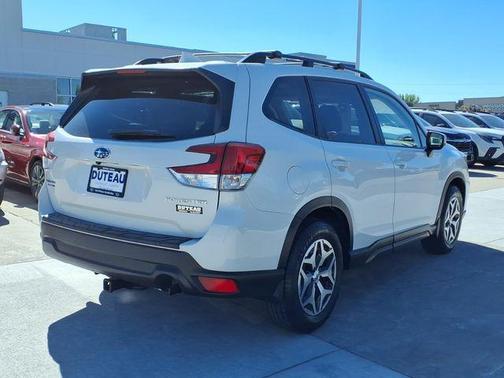 Crystal White Pearl 2019 Subaru Forester Premium