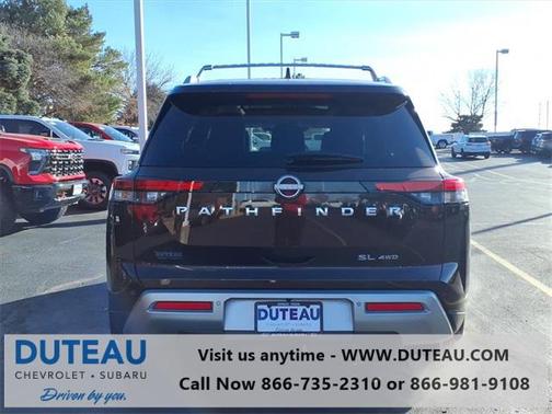 2022 Nissan Pathfinder SL 4WD