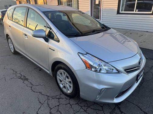 2012 Toyota Prius v Five