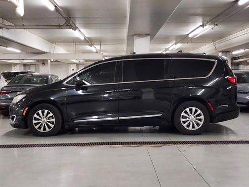 2019 Chrysler Pacifica Touring-L