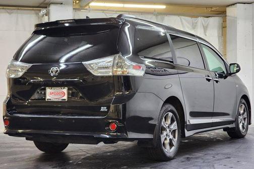 2019 Toyota Sienna SE