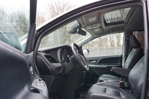 2019 Toyota Sienna SE