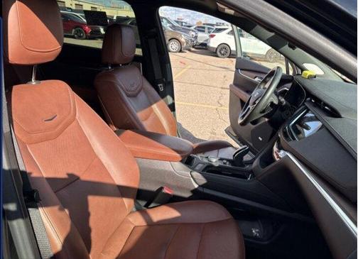 2022 Cadillac XT5 Premium Luxury