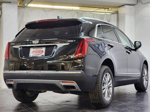 2022 Cadillac XT5 Premium Luxury