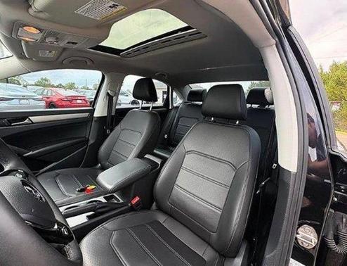 Deep Black Pearl Effect 2021 Volkswagen Passat 2.0T SE