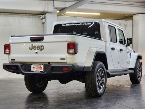 2022 Jeep Gladiator Overland