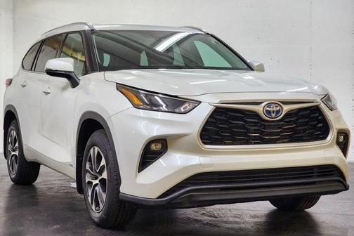 2022 Toyota Highlander Hybrid XLE