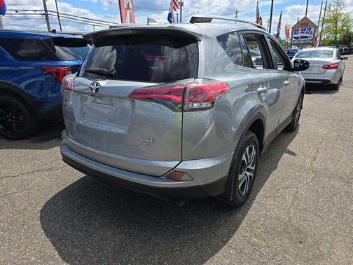 Silver Sky Metallic 2018 Toyota RAV4 LE