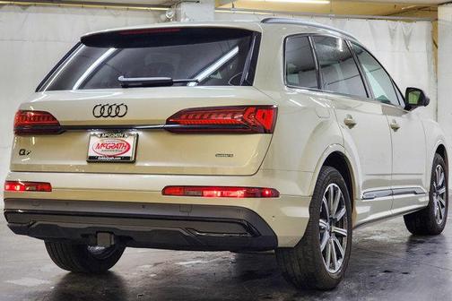 2023 Audi Q7 45 Premium Plus