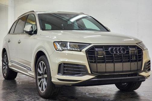 2023 Audi Q7 45 Premium Plus