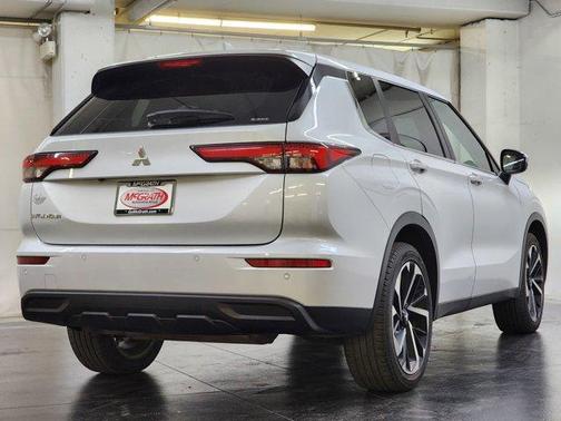 2022 Mitsubishi Outlander ES
