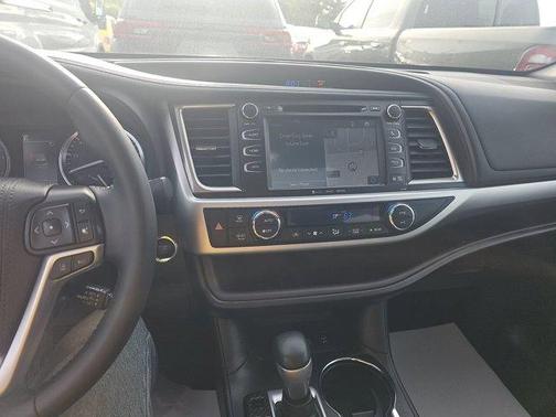 Predawn Gray Mica 2019 Toyota Highlander XLE