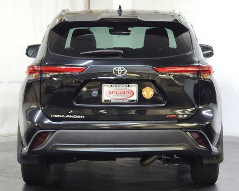 Midnight Black Metallic 2020 Toyota Highlander XLE